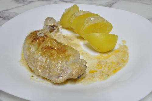 Kuřecí stehna s česnekem na smetaně – Snadné Česko recept, zvládnete za 30 - 45 minut